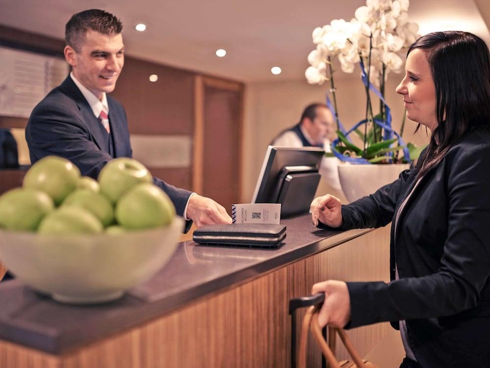 Mercure Airport Hotel Berlin Tegel Exterior photo