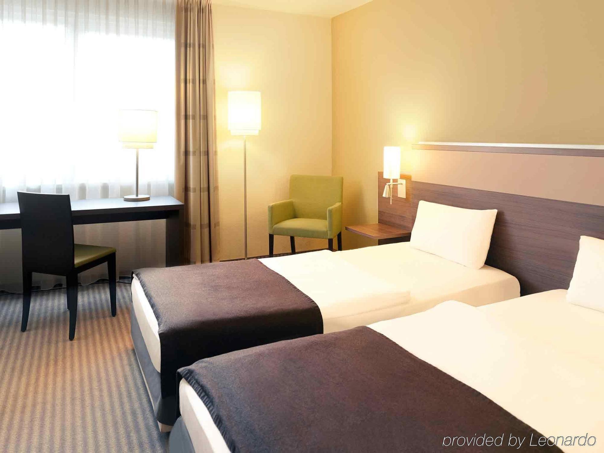 Mercure Airport Hotel Berlin Tegel Exterior photo