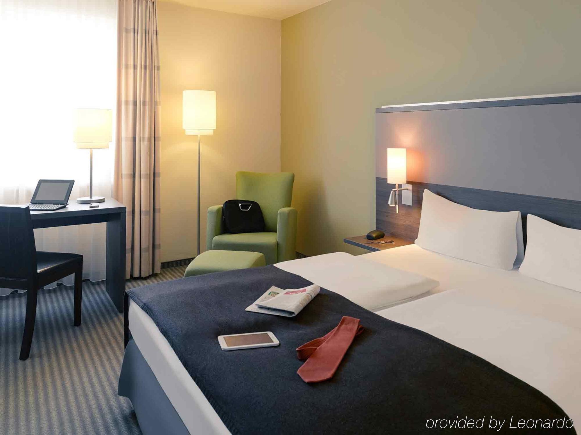 Mercure Airport Hotel Berlin Tegel Exterior photo