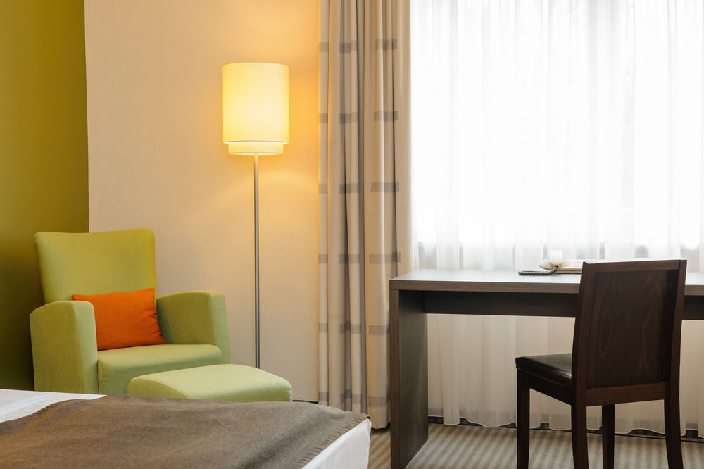 Mercure Airport Hotel Berlin Tegel Exterior photo