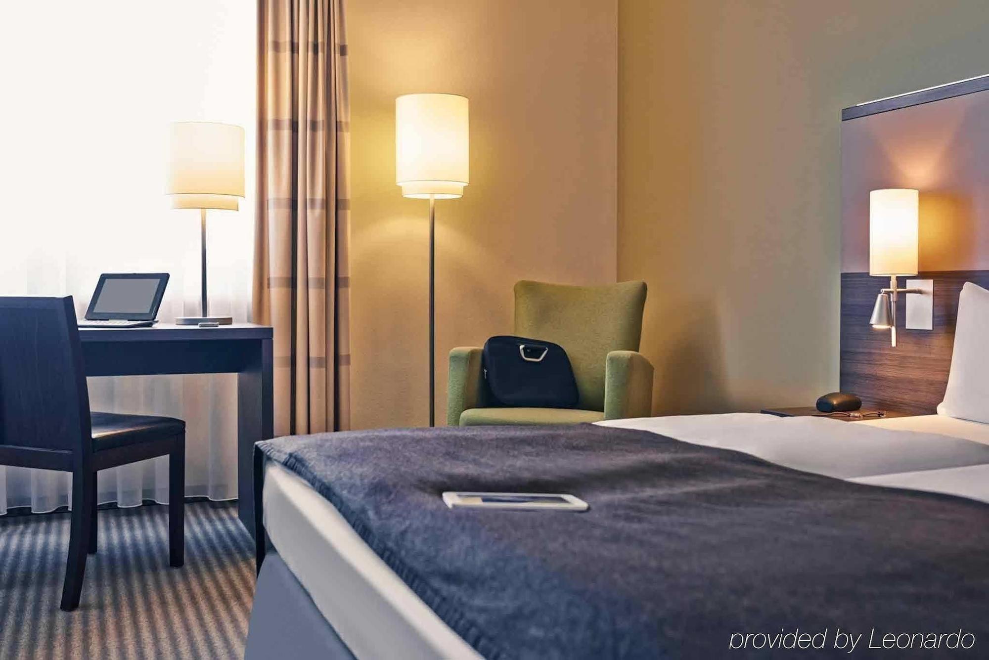 Mercure Airport Hotel Berlin Tegel Exterior photo