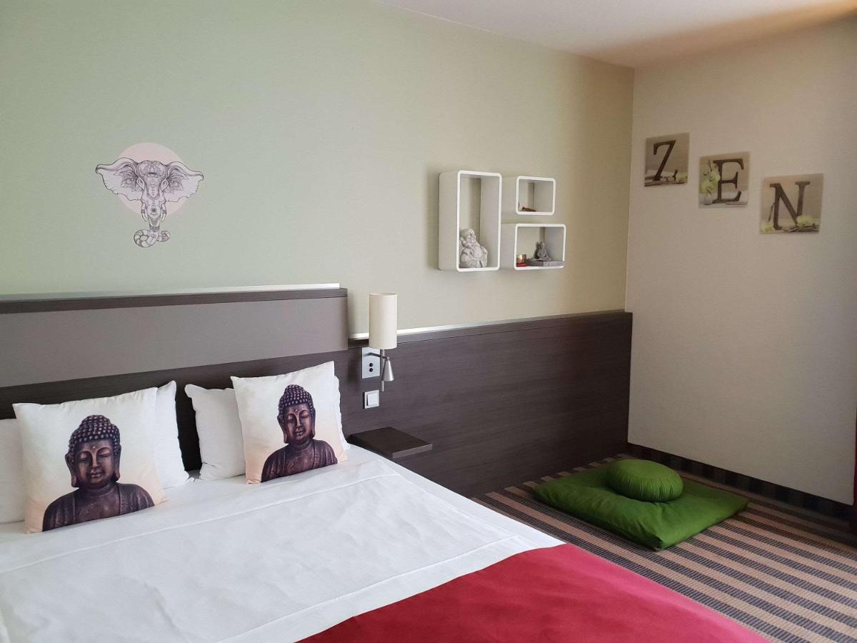 Mercure Airport Hotel Berlin Tegel Exterior photo