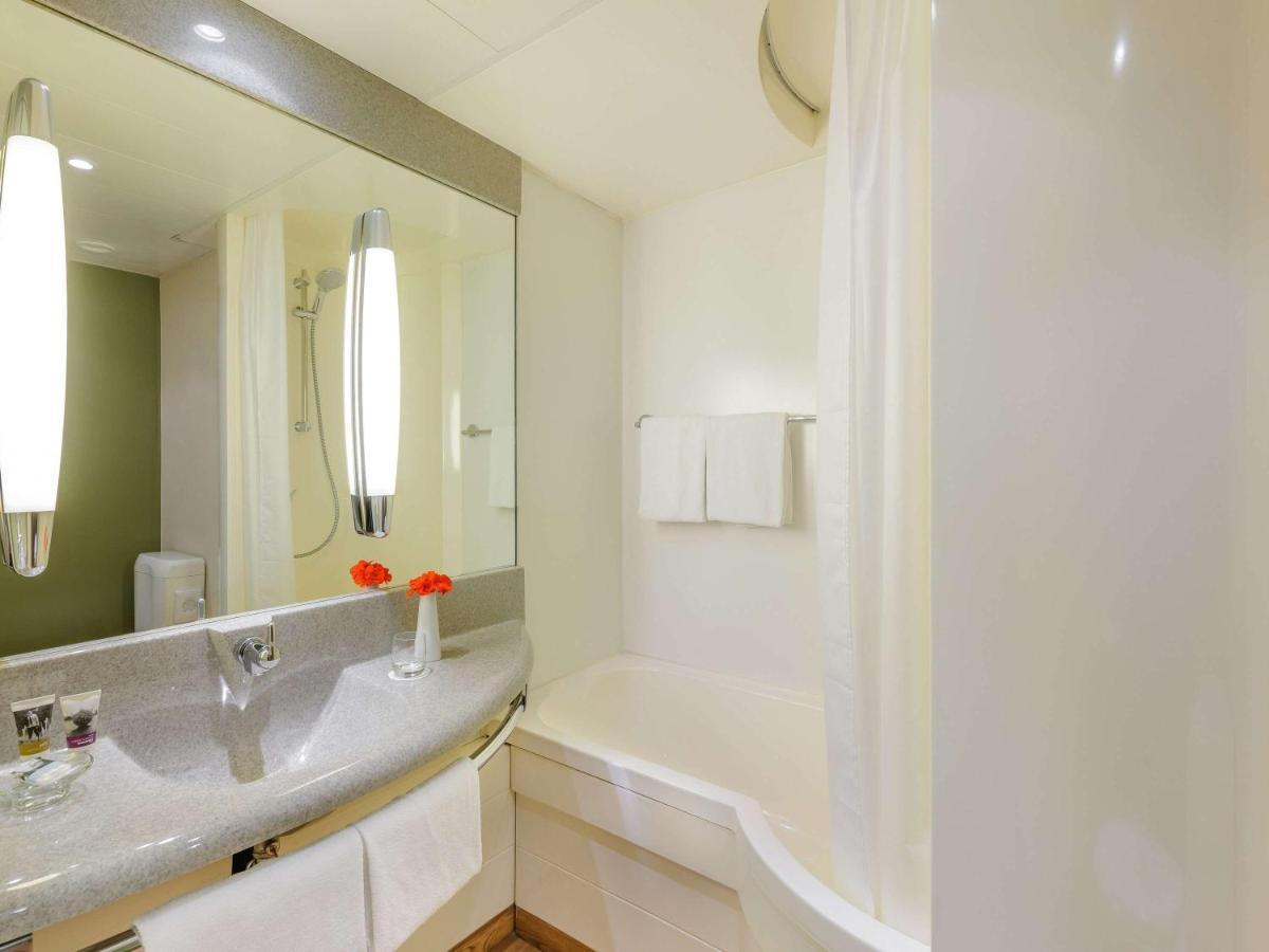 Mercure Airport Hotel Berlin Tegel Exterior photo